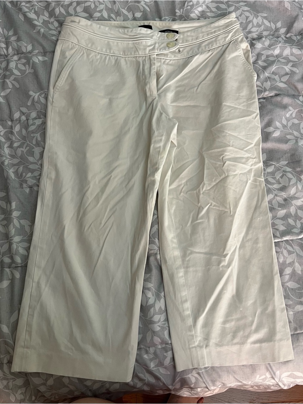 SFA Beth Fit White Wide Leg Capri Pants